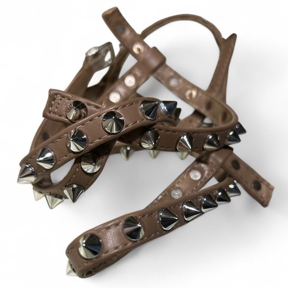 Steve Madden Beige Sandals with Metallic Accents - Picture 7 of 8